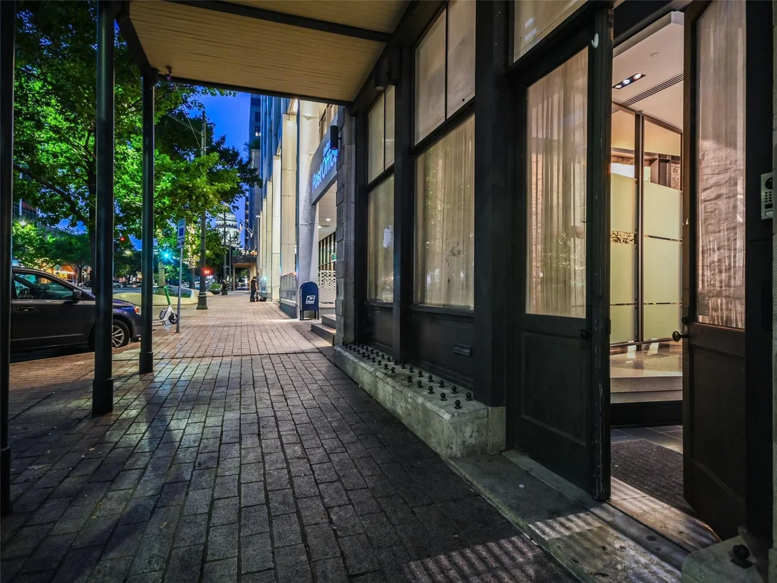 Photo of 811 Congress Ave