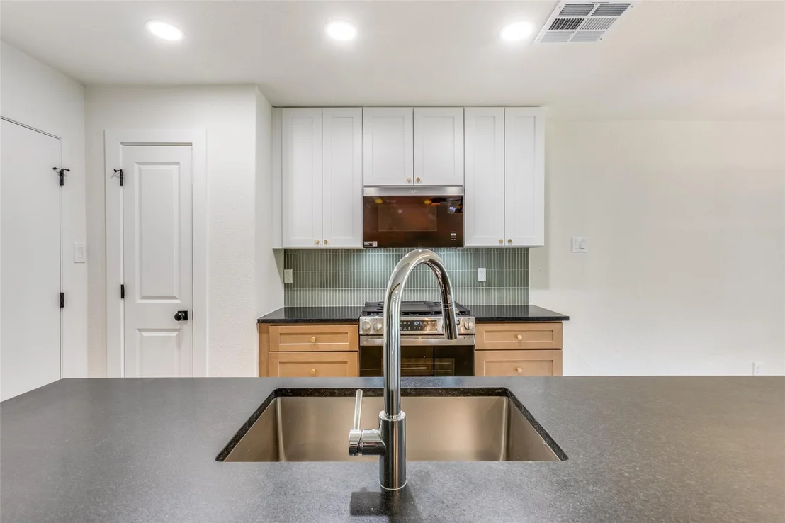 Photo of 1720 Pine Knoll DR