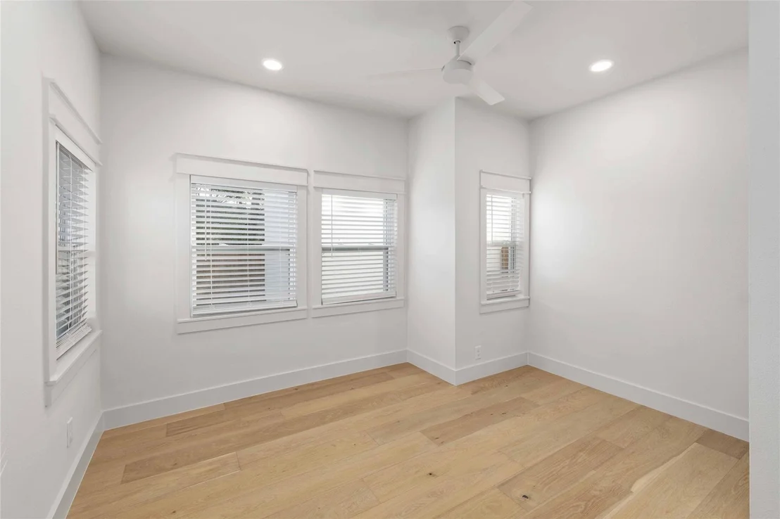 Photo of 3301 Duval ST