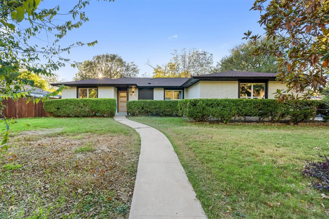 Photo of 9804 OAK HOLLOW DR