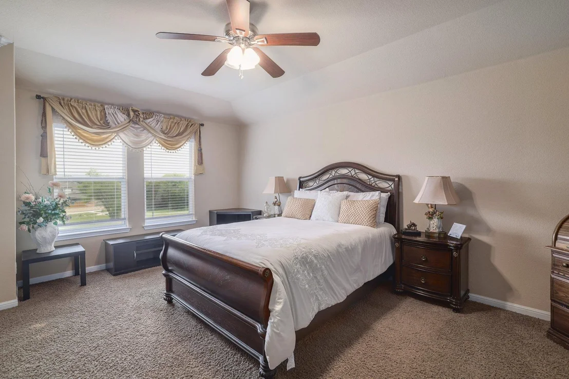 Photo of 588 Bottle Brush DR