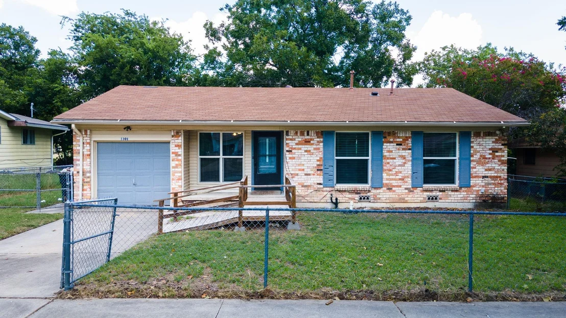 Photo of 1301 West LN