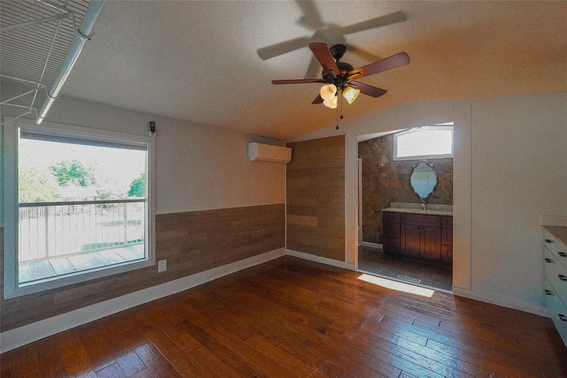 Photo of 155 5th ST