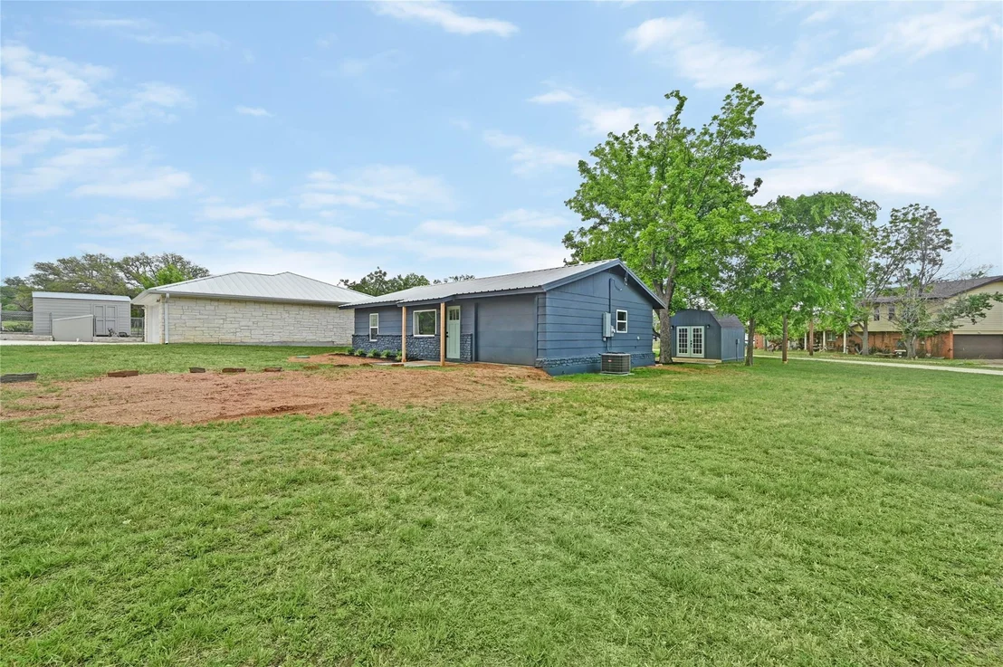 Photo of 409 Bizzy LN