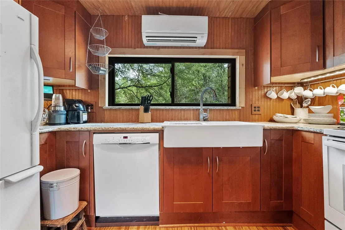 Photo of 415 Balch RD