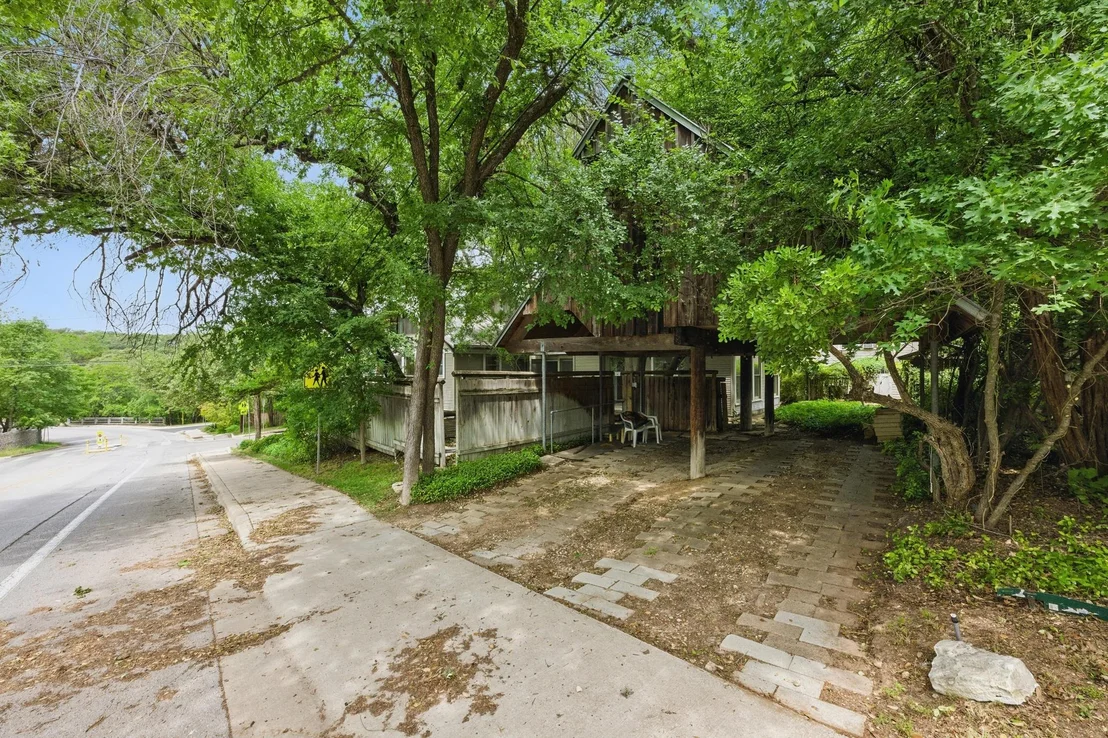 Photo of 1611 Alameda DR