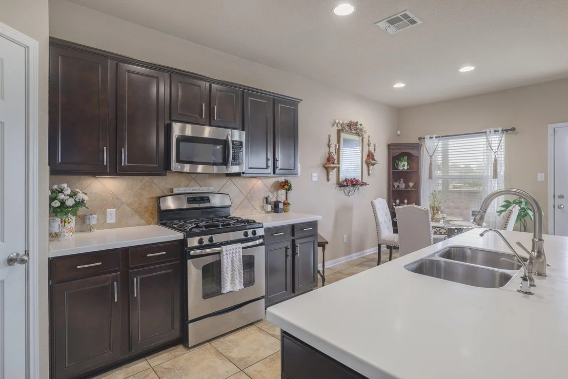 Photo of 588 Bottle Brush DR