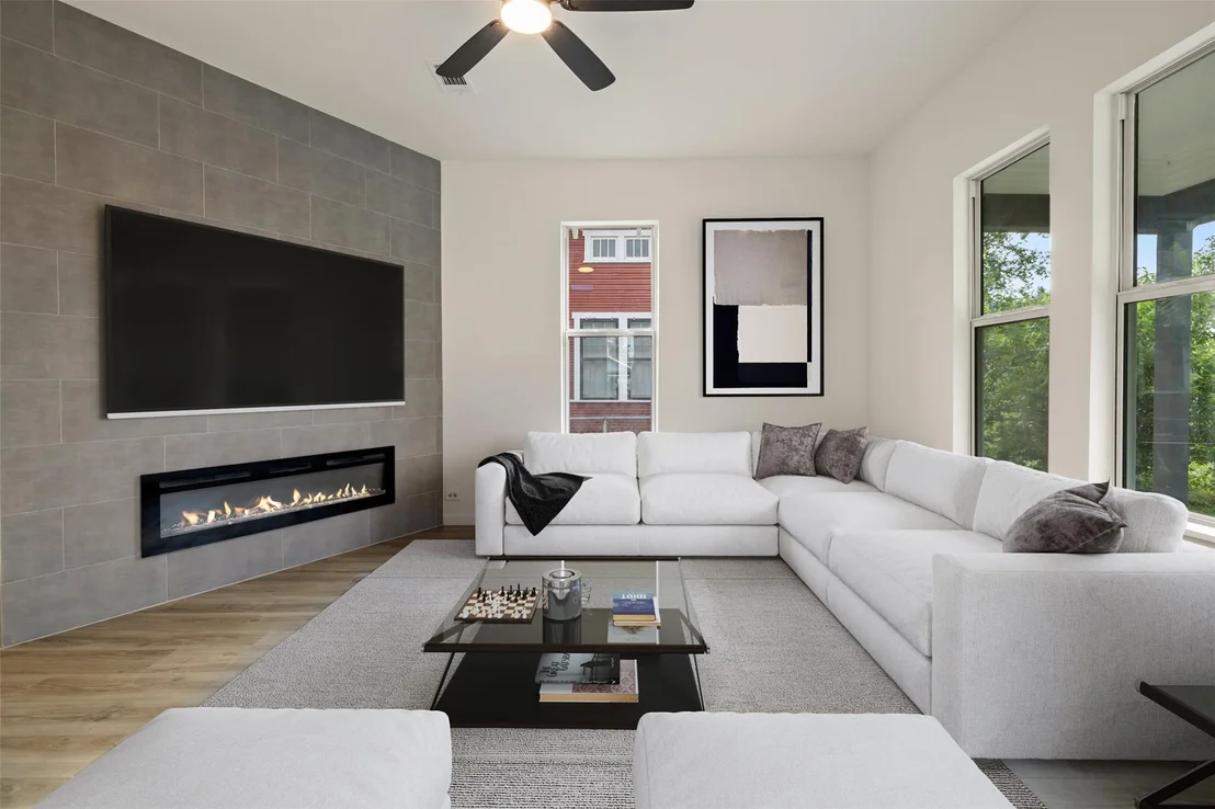 Photo of 707 W 7th ST