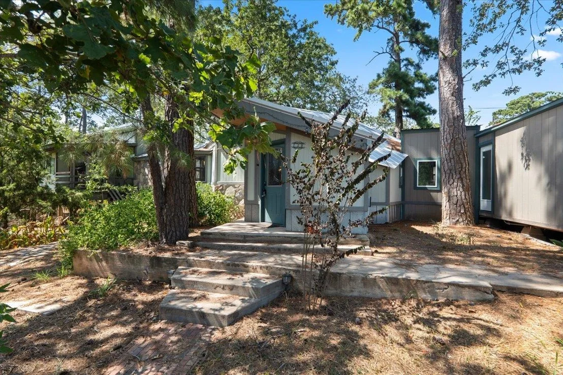 Photo of 138 Forest LN
