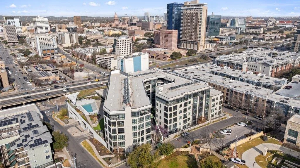 Photo of Unit 413 at 800 Embassy DR