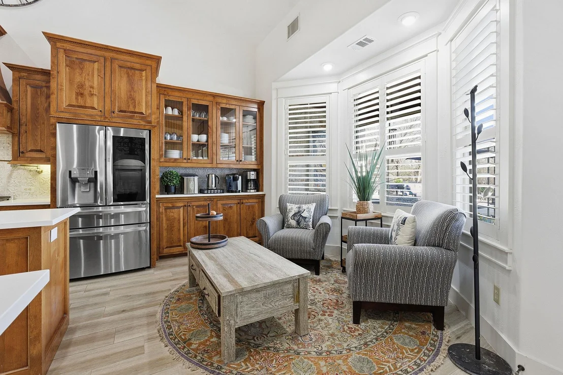 Photo of 308 Oak Plaza CV
