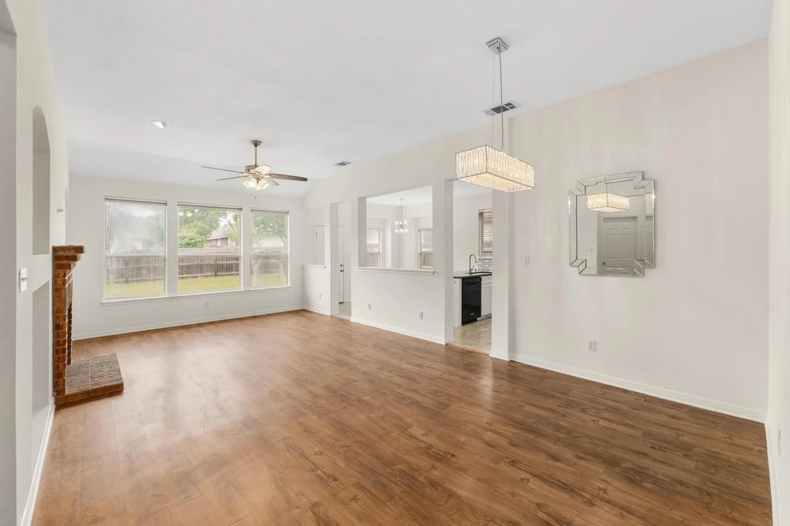 Photo of 1105 Woodview DR