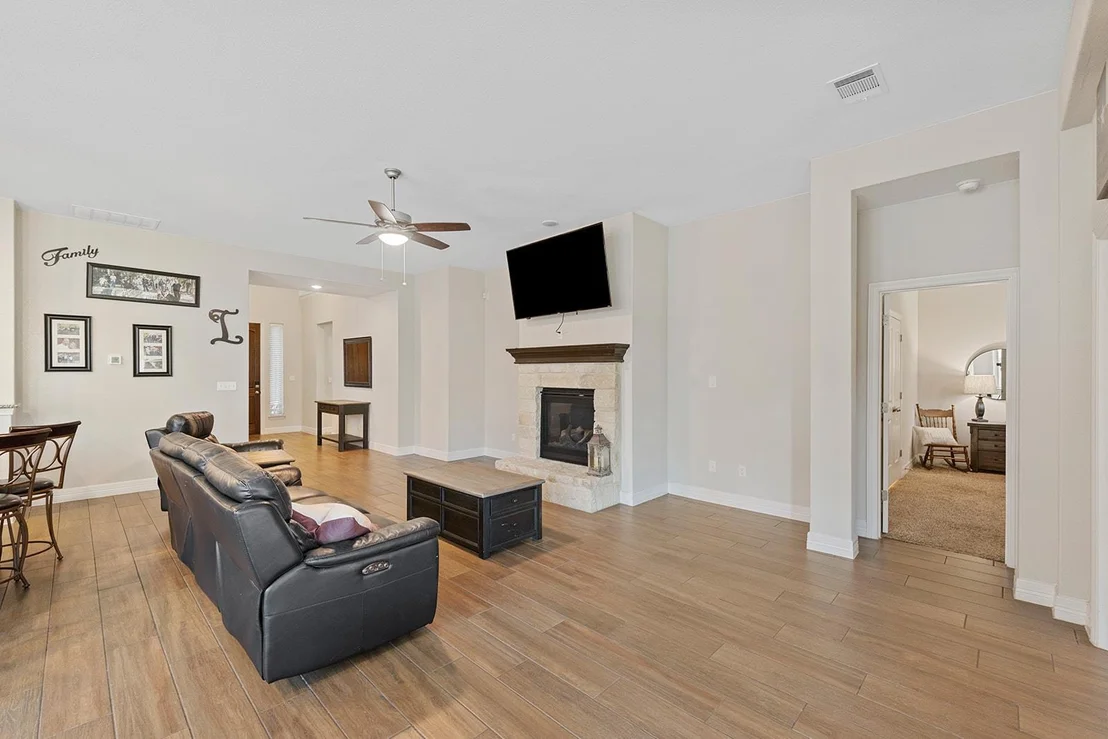 Photo of 812 Heartleaf DR