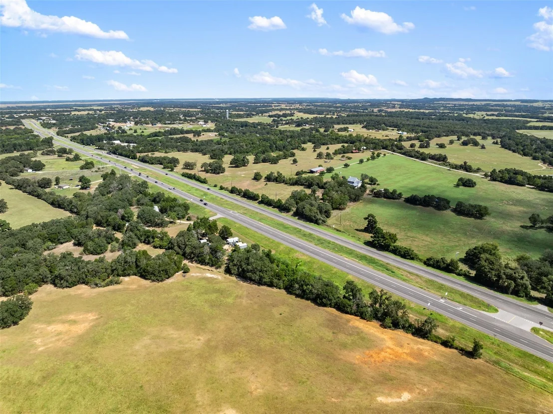 Photo of Unit 1 at 2057 US-290 Highway E