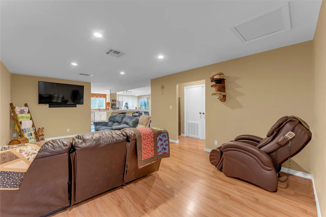 Photo of 312 Apache DR