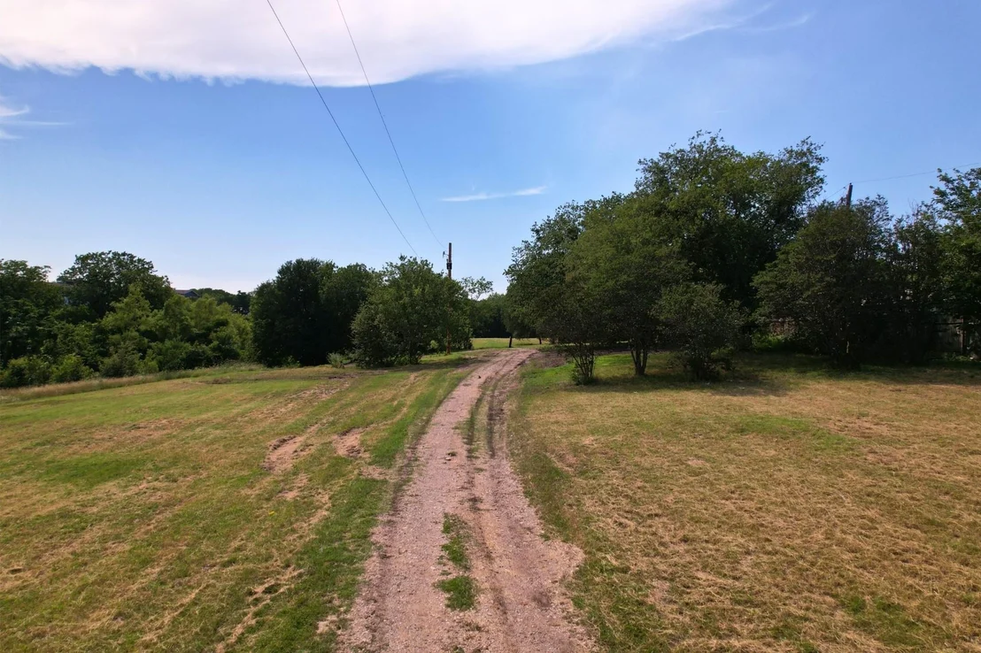 Photo of 2610 & 2606 Metcalfe RD