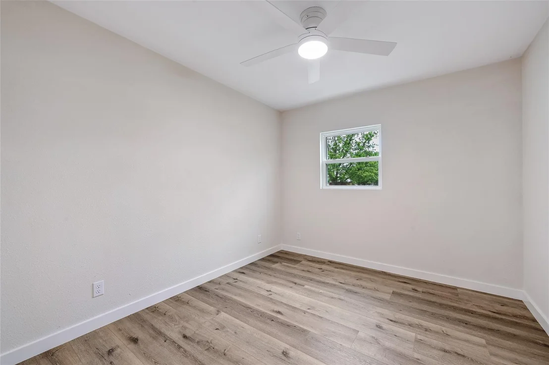 Photo of 409 Bizzy LN