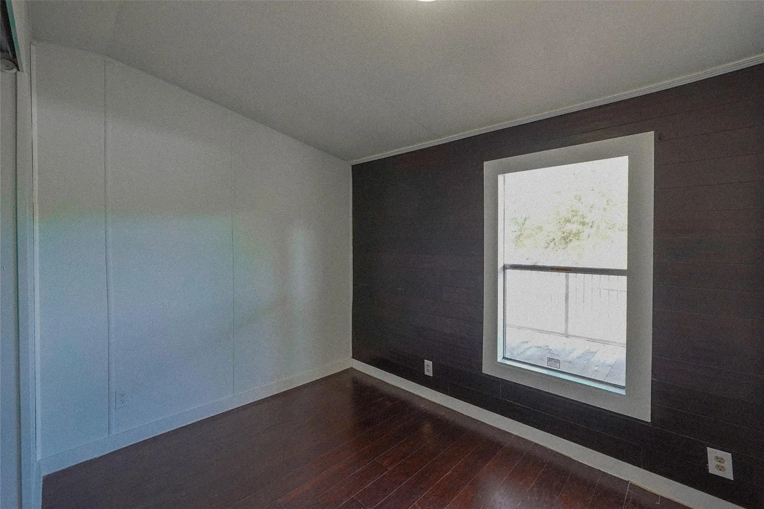 Photo of 155 5th ST