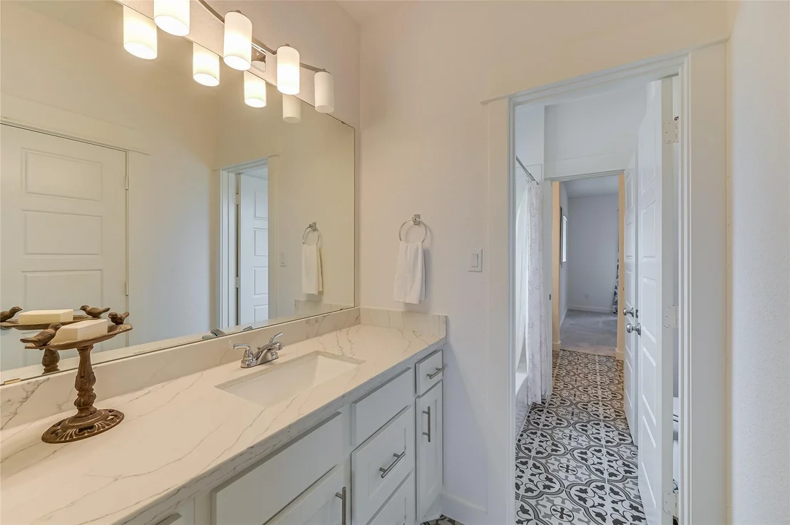 Photo of 912 Hornsby HOLW