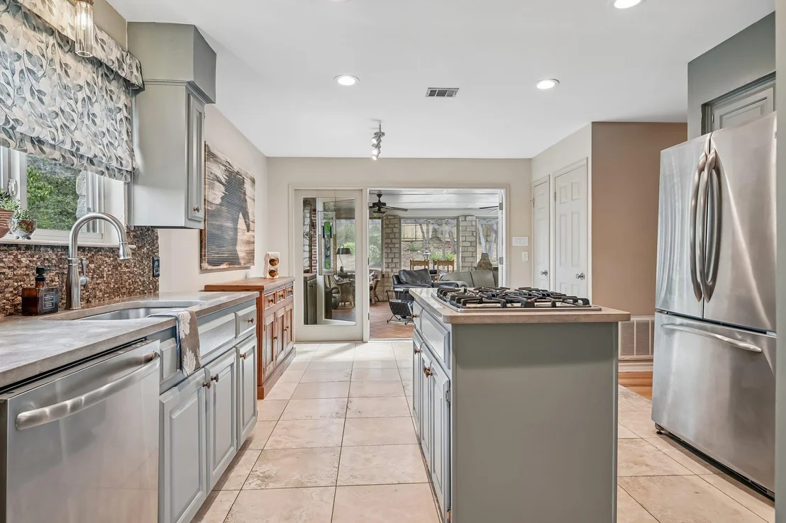 Photo of 6009 Diamond Head DR