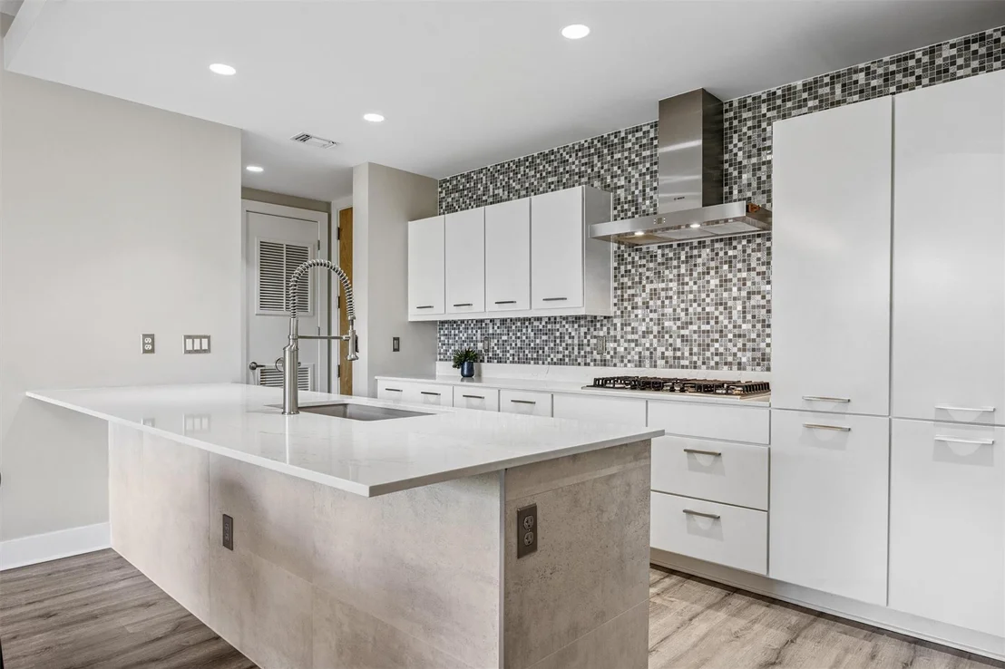 Photo of Unit 301 at 210 Lee Barton DR