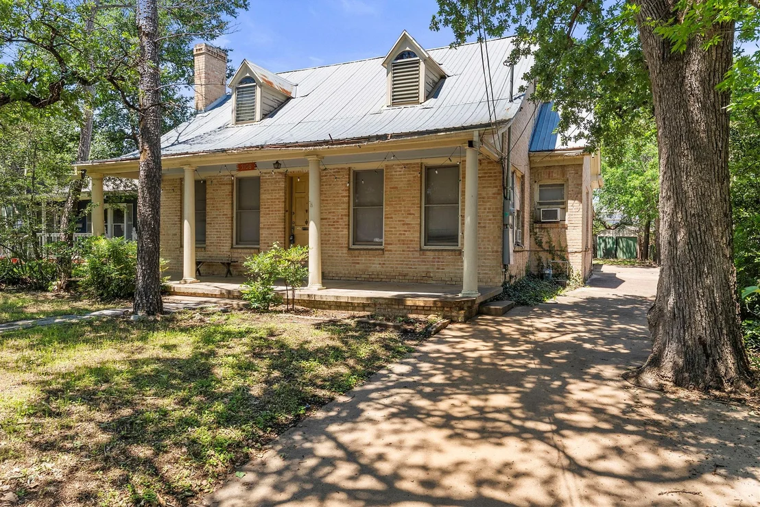 Photo of 3108 Robinson Ave