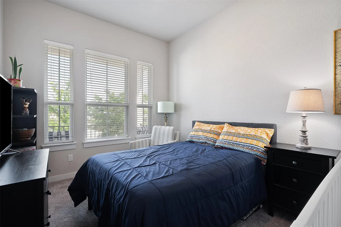 Photo of 1112 Bluewood BND