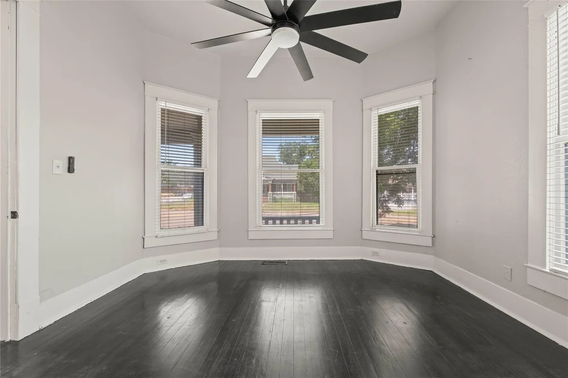 Photo of 803 N 3rd ST
