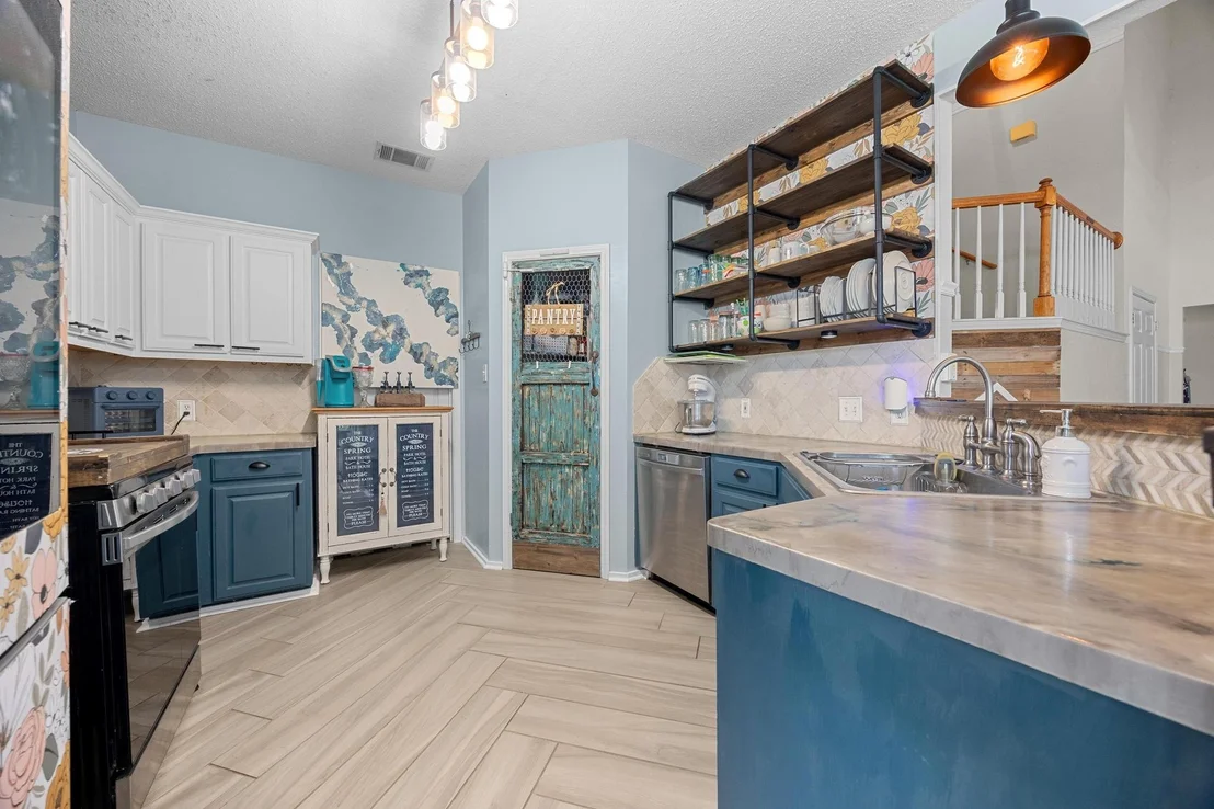 Photo of 1306 River Oak DR