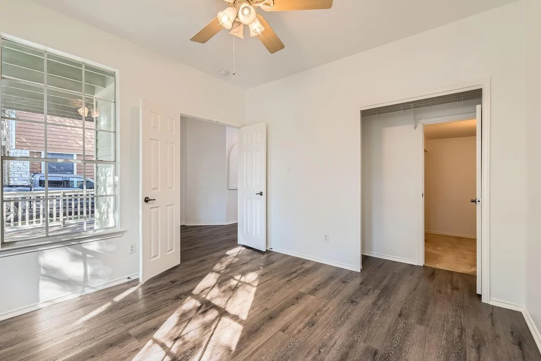Photo of 4638 Mather