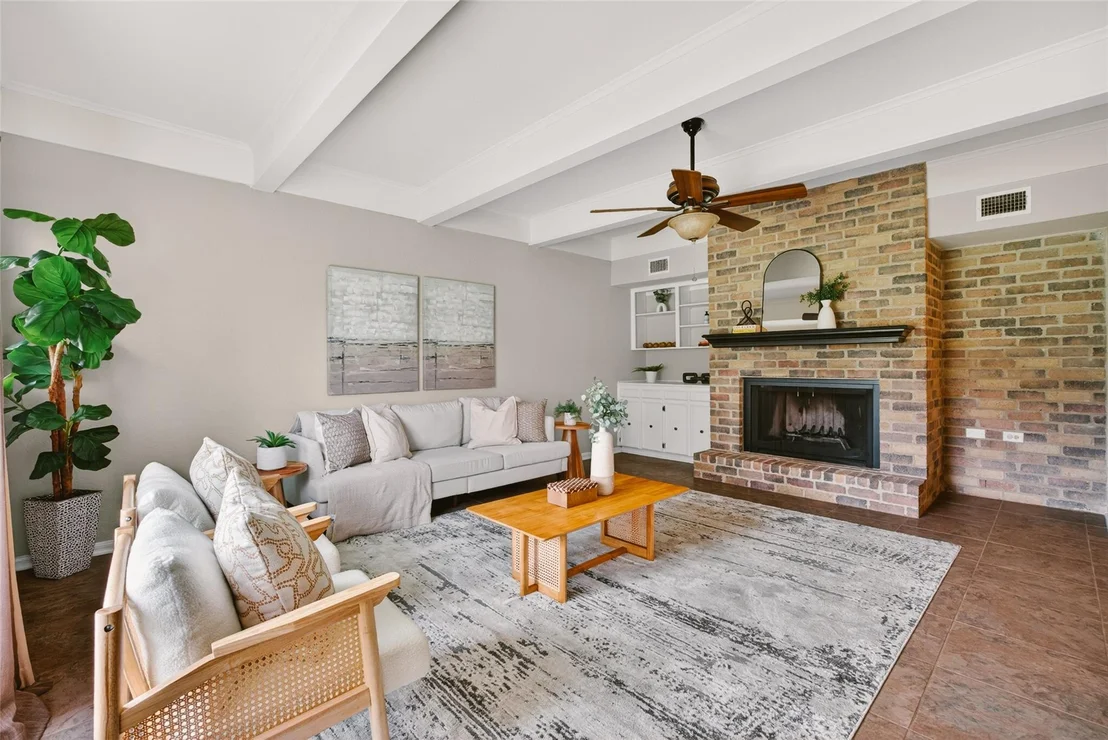 Photo of Unit D at 11121 Pinehurst DR