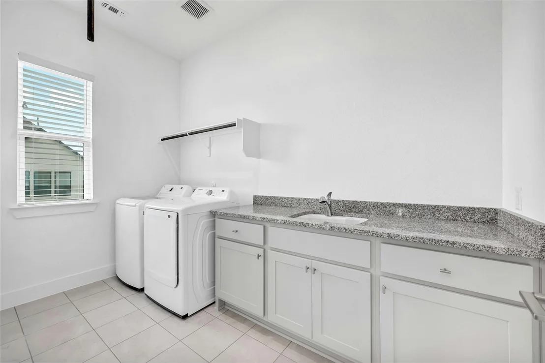 Photo of 213 Oakley PASS