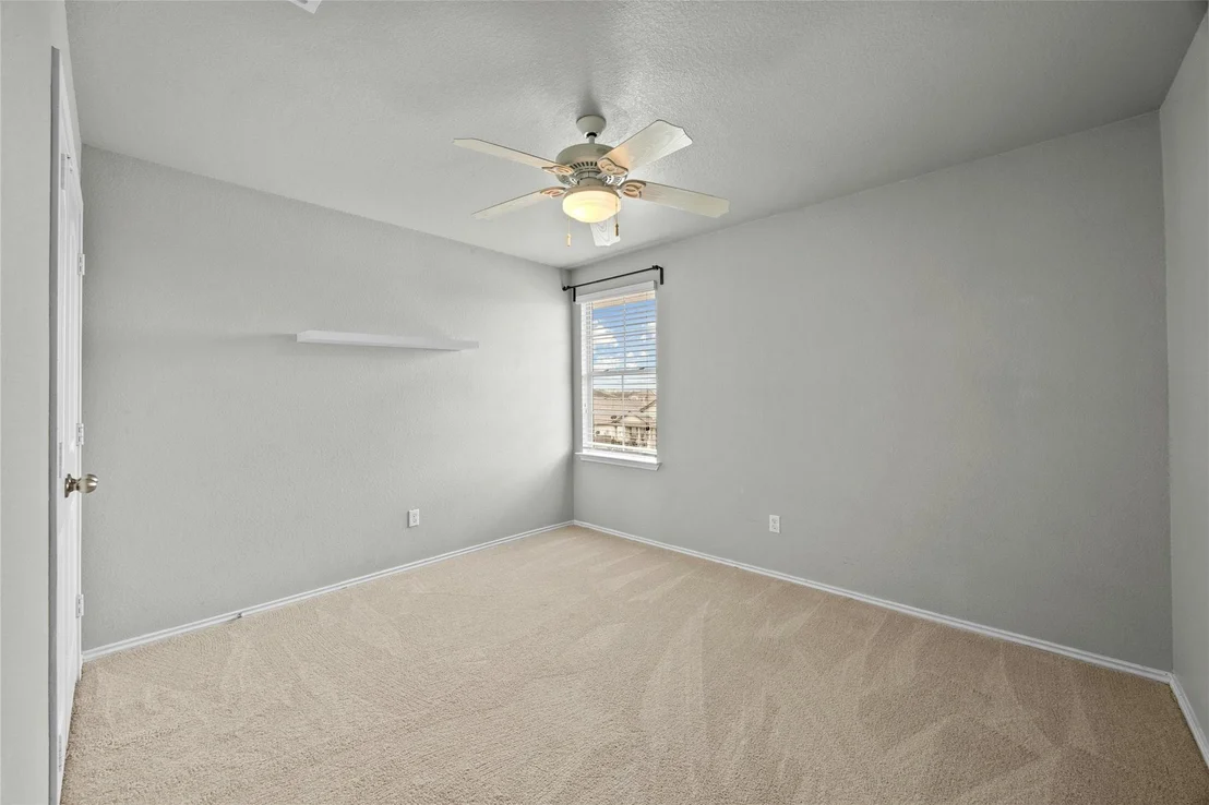 Photo of 124 Igneous LN