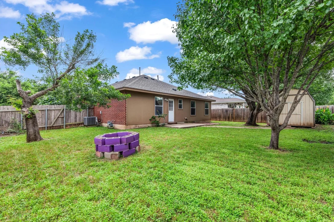 Photo of 609 Golden Gate DR