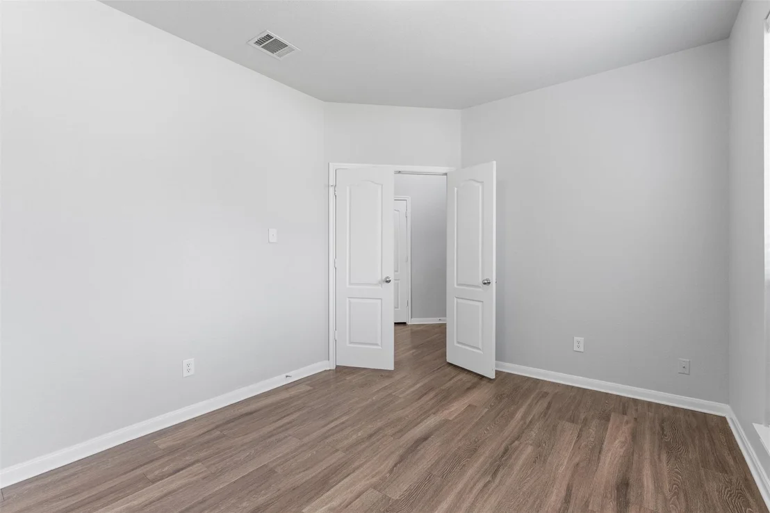 Photo of 198 Covent DR