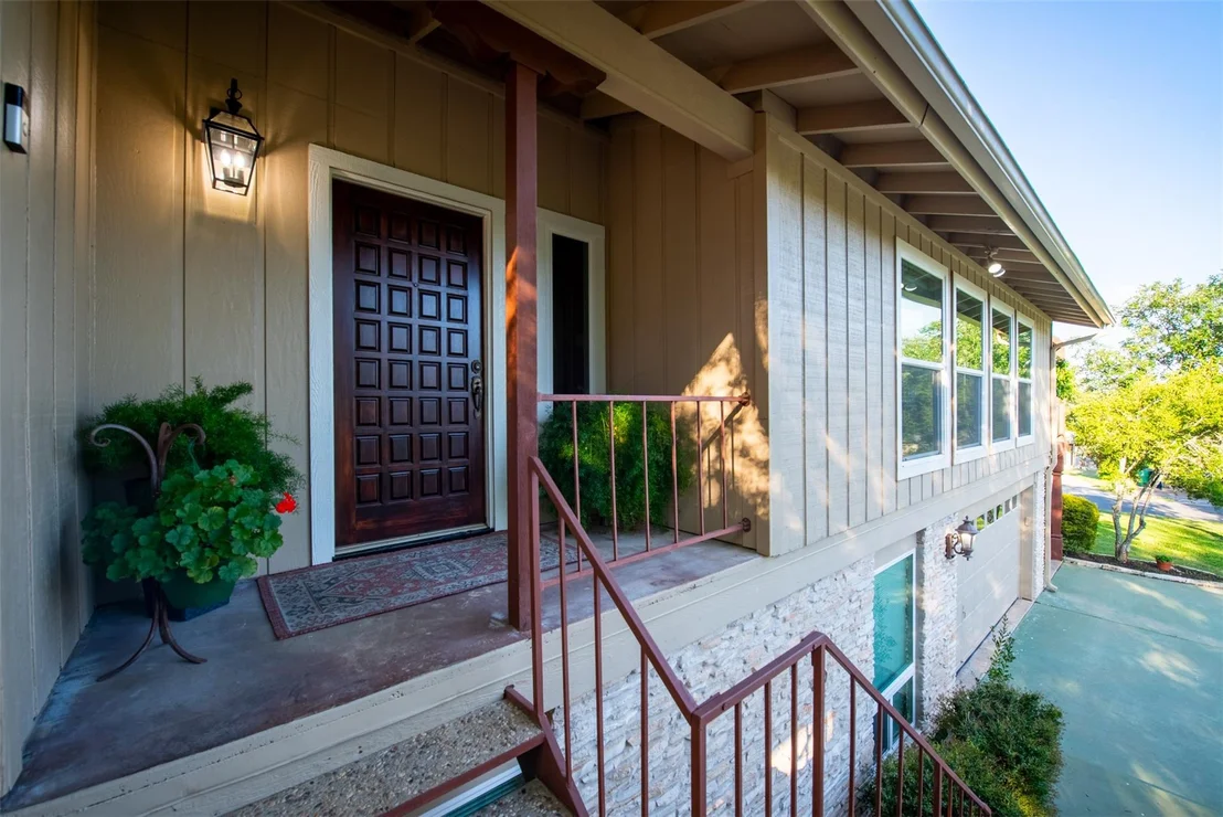 Photo of 5504 Lands End ST