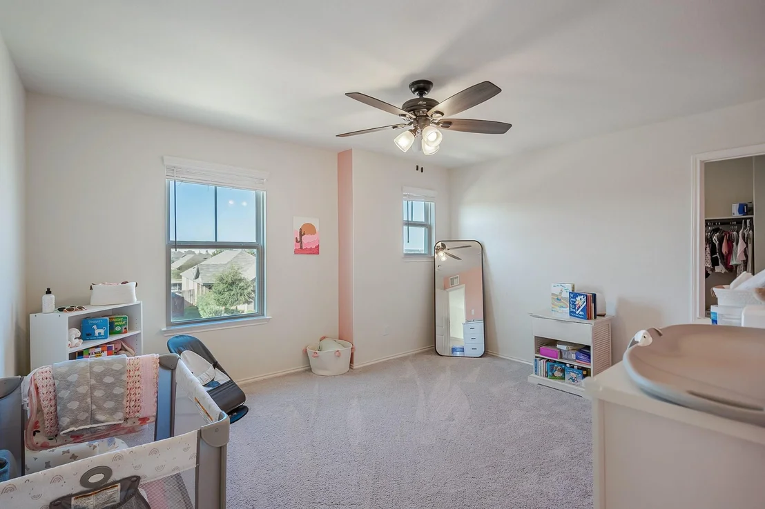 Photo of 221 Thornless CIR