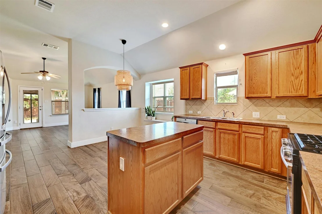 Photo of 1301 Rainbow Parke DR