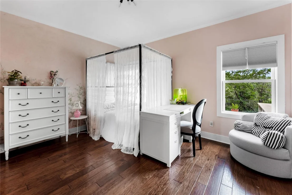 Photo of 5 Clarendon LN