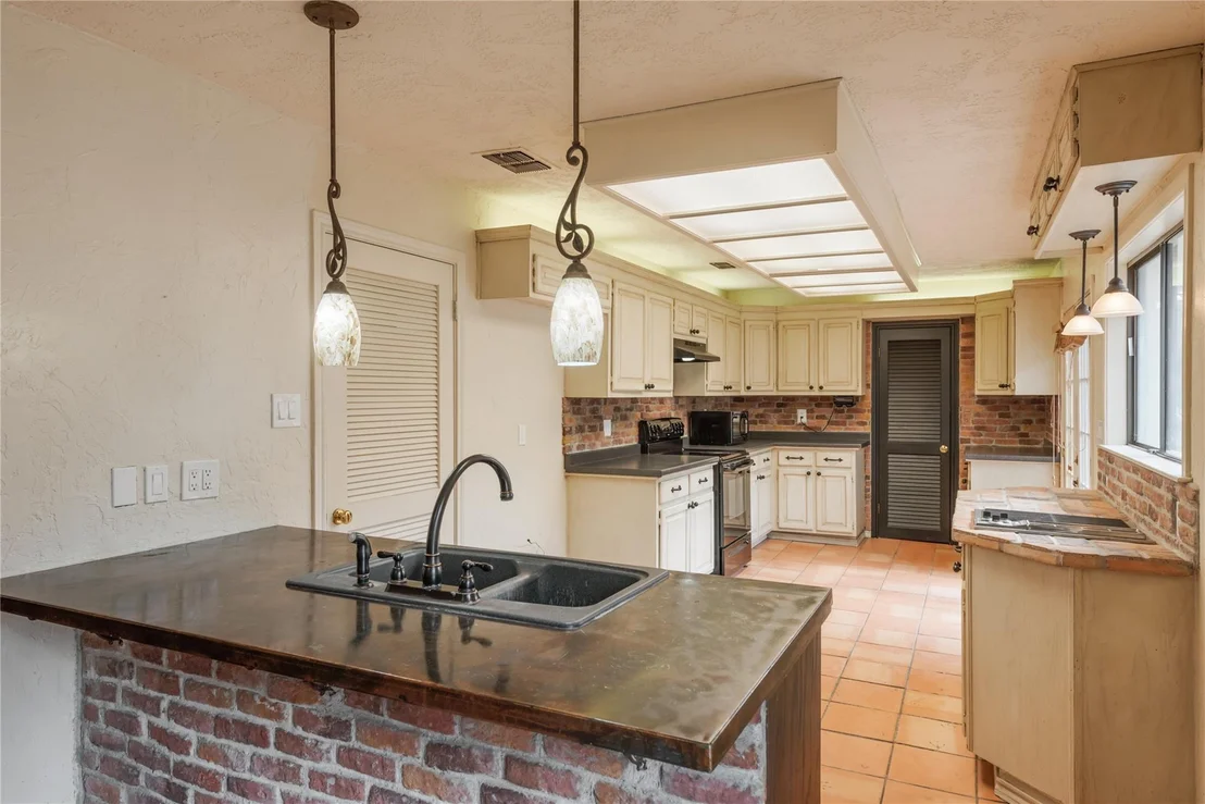 Photo of 4948 Travis Oaks DR