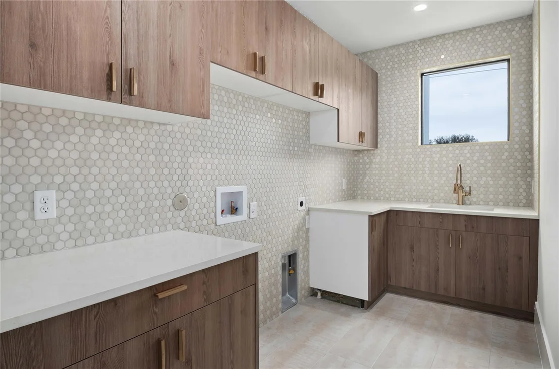 Photo of 2401 Oakhaven CIR