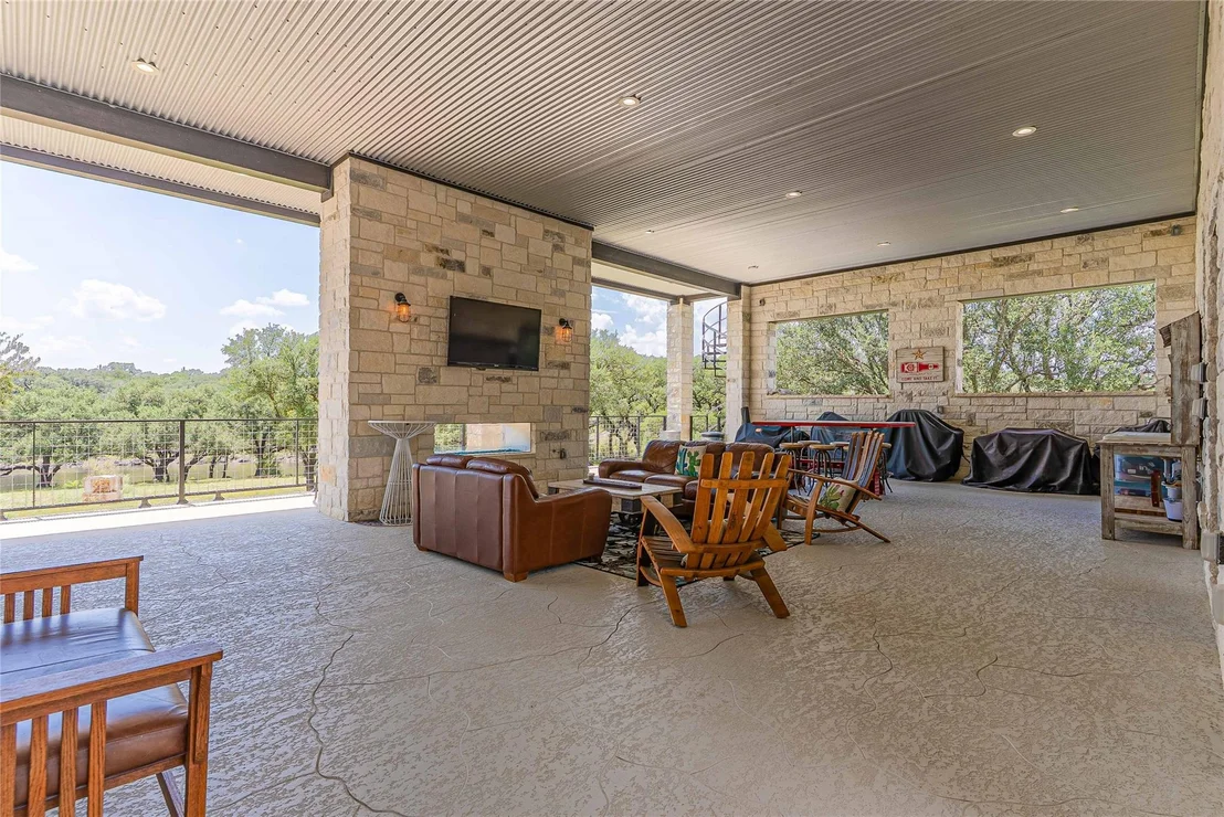 Photo of 23633 Lakeside DR