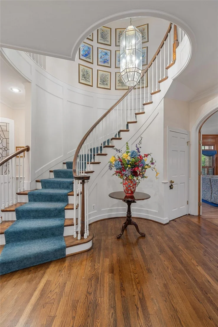 Photo of 12 Hedge LN
