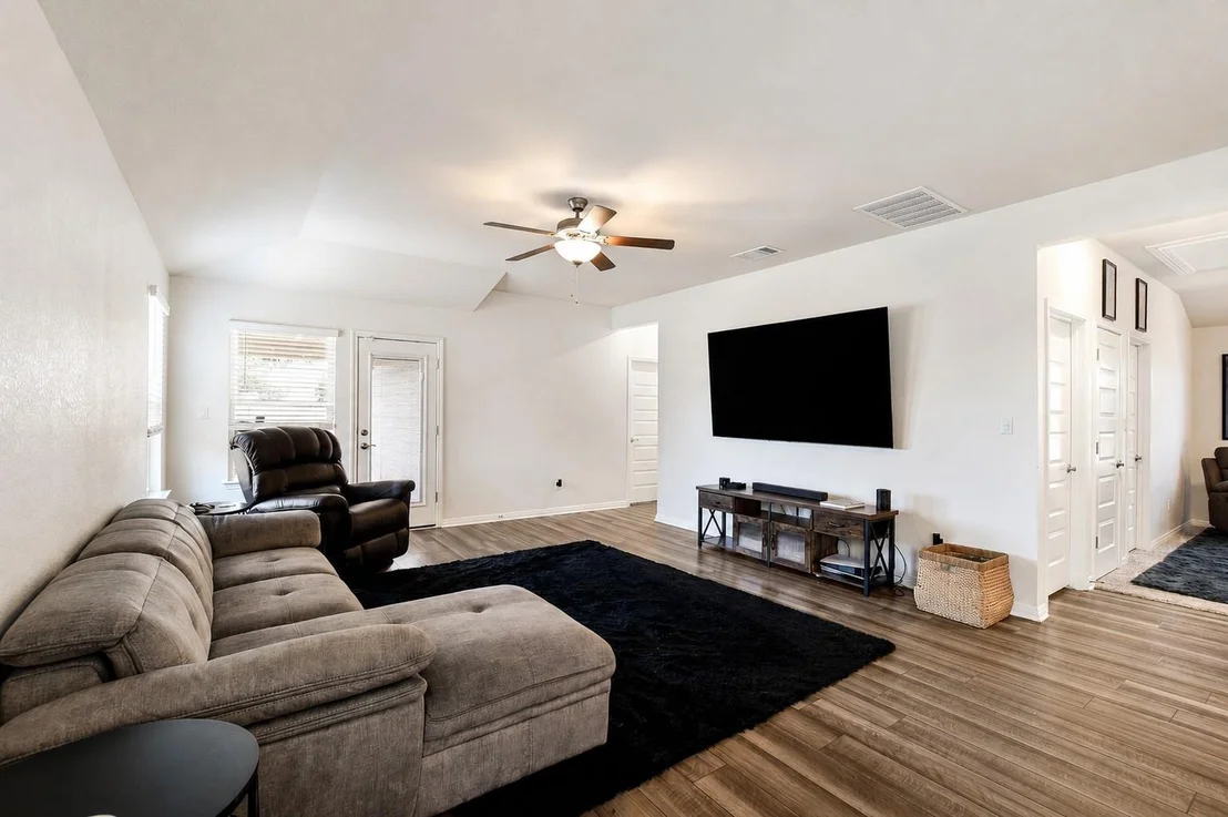 Photo of 1100 View DR