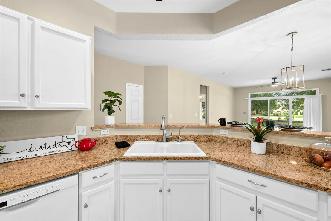 Photo of 111 Hampton CIR