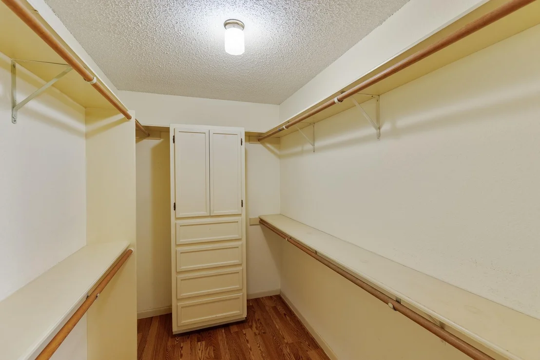 Photo of 2820 Aurora