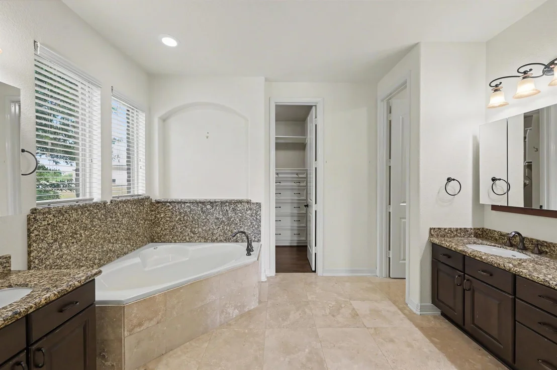 Photo of 19089 Grandview PT