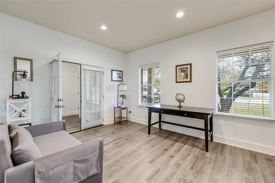 Photo of 400 Olmos DR