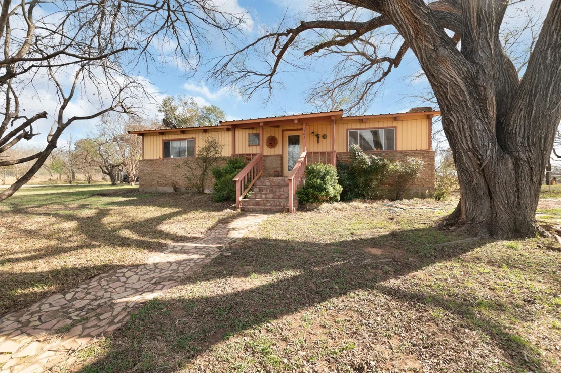 Photo of 502 N River Oaks DR