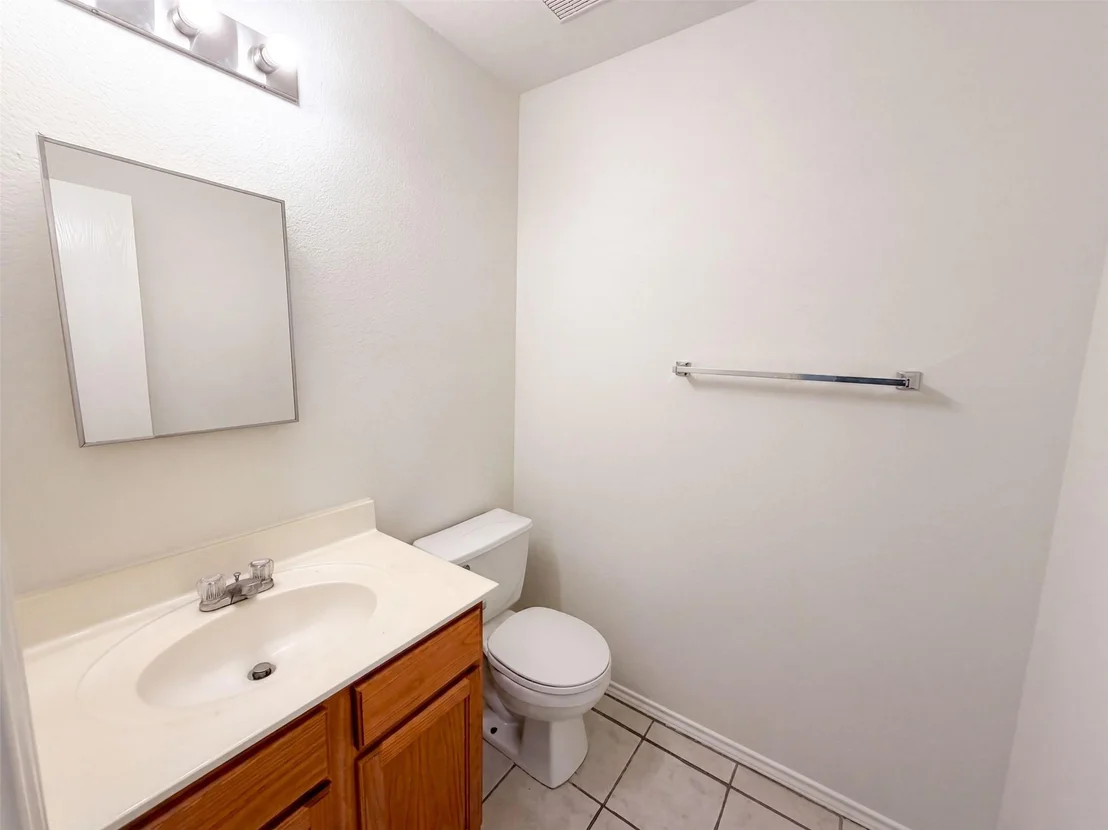 Photo of 305 Edgewood CV